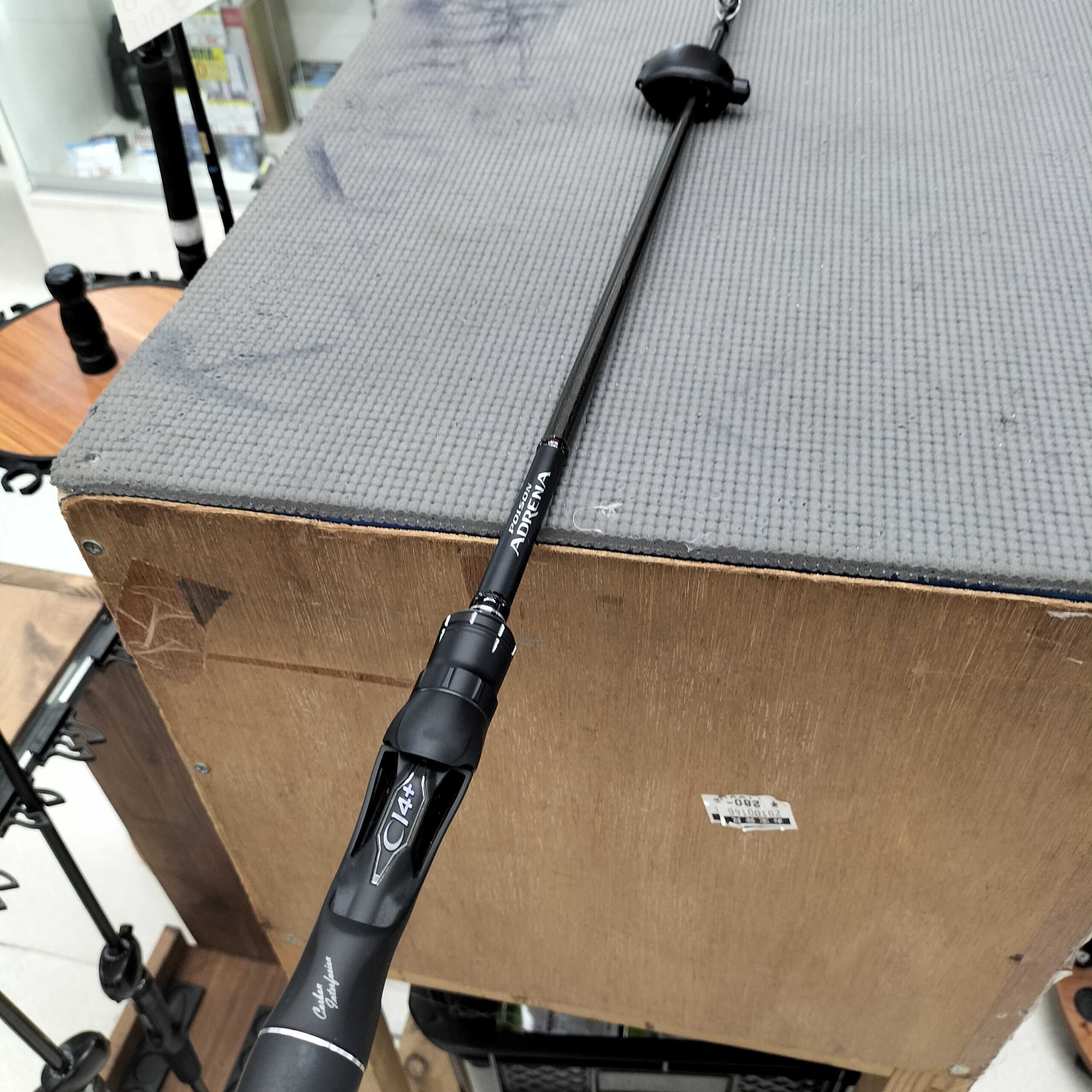 シマノのワンピースロッド、ポイズンアドレナ 1610Mが入荷致しました