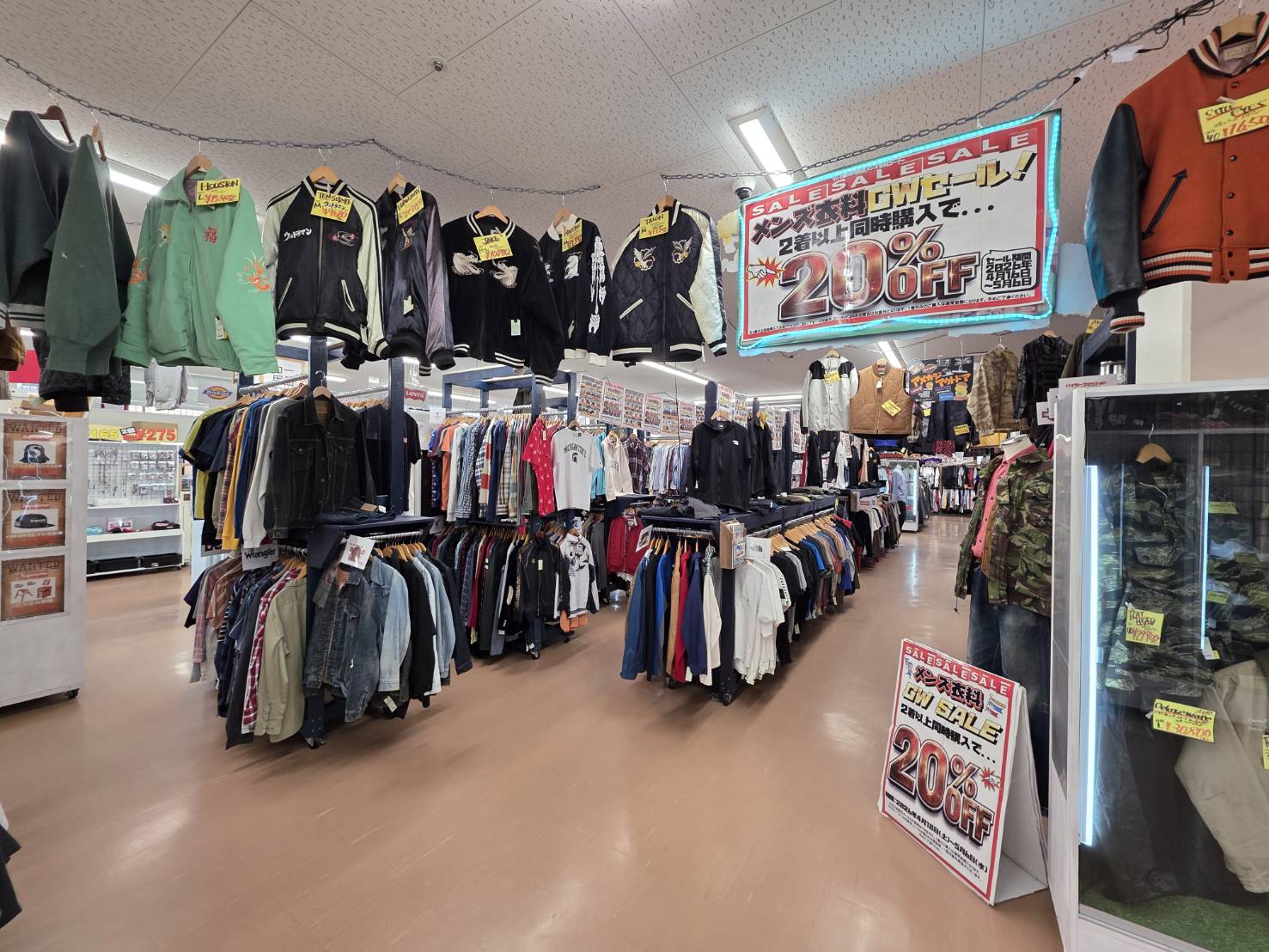 メンズ衣料コーナーよりお得なセール情報～！！ - マンガ倉庫月隈店